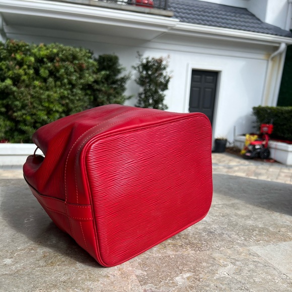 Louis Vuitton Noe Red Epi Shoulder Bag - Picture 12 of 12